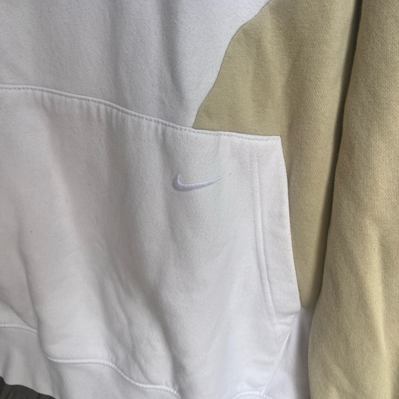 Nike men’s color clash pullover hoodie - medium - Picture 3 of 10
